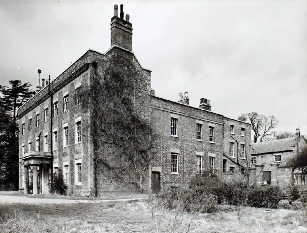Photograph of the Bedford hostel.