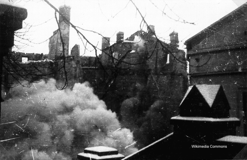Photograph of 1939: The burning of the synagogue. German propaganda film