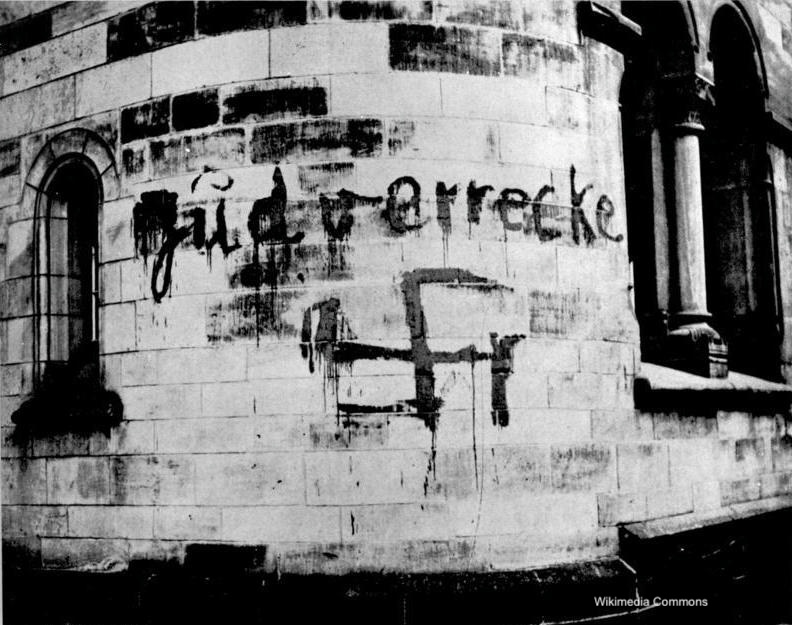 Photograph of Antisemitic grafiti on the synagogue in Dusseldorf 1933