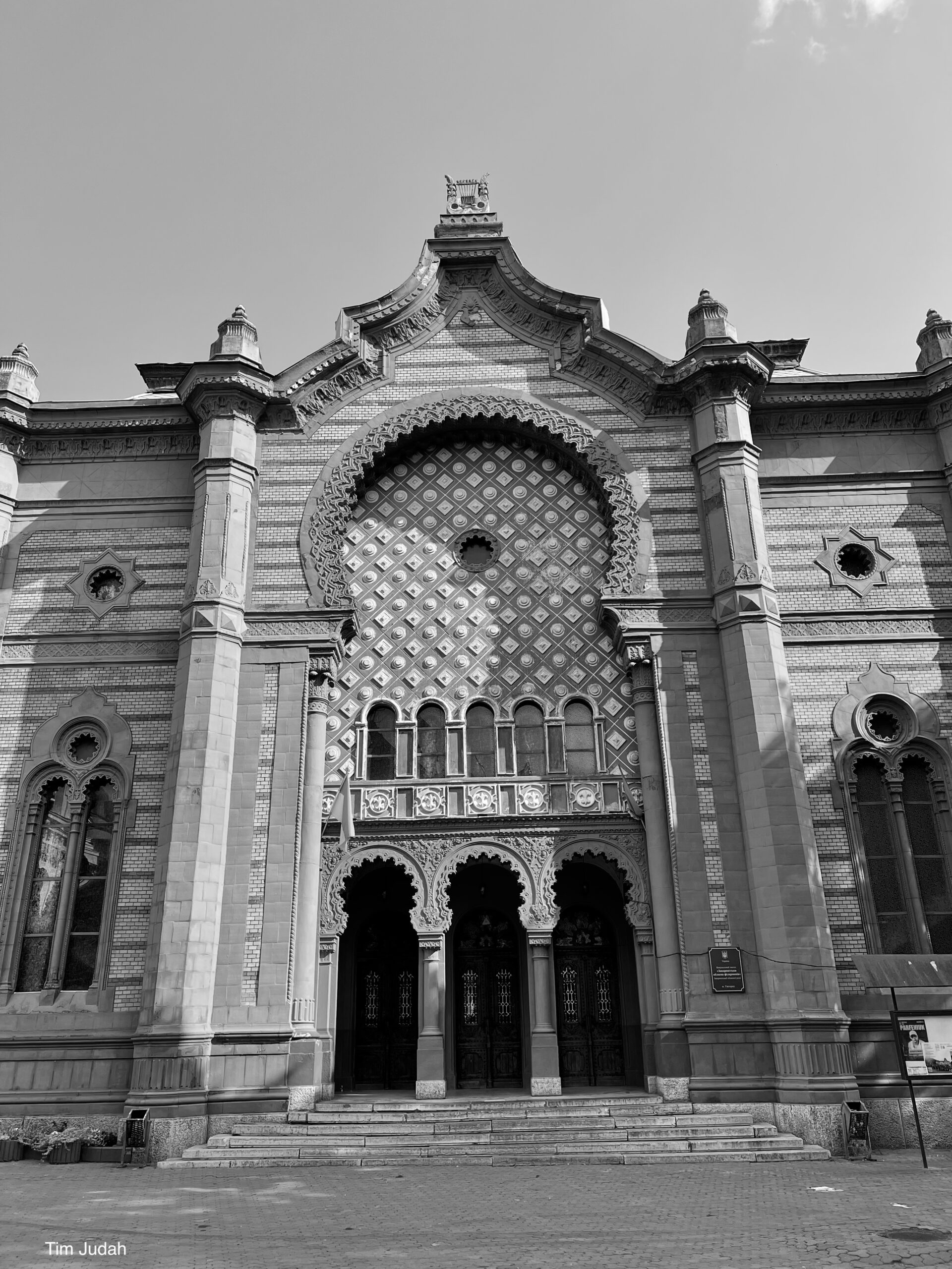 Photograph of the former synagogue in Uzhhorod, Ukraine.