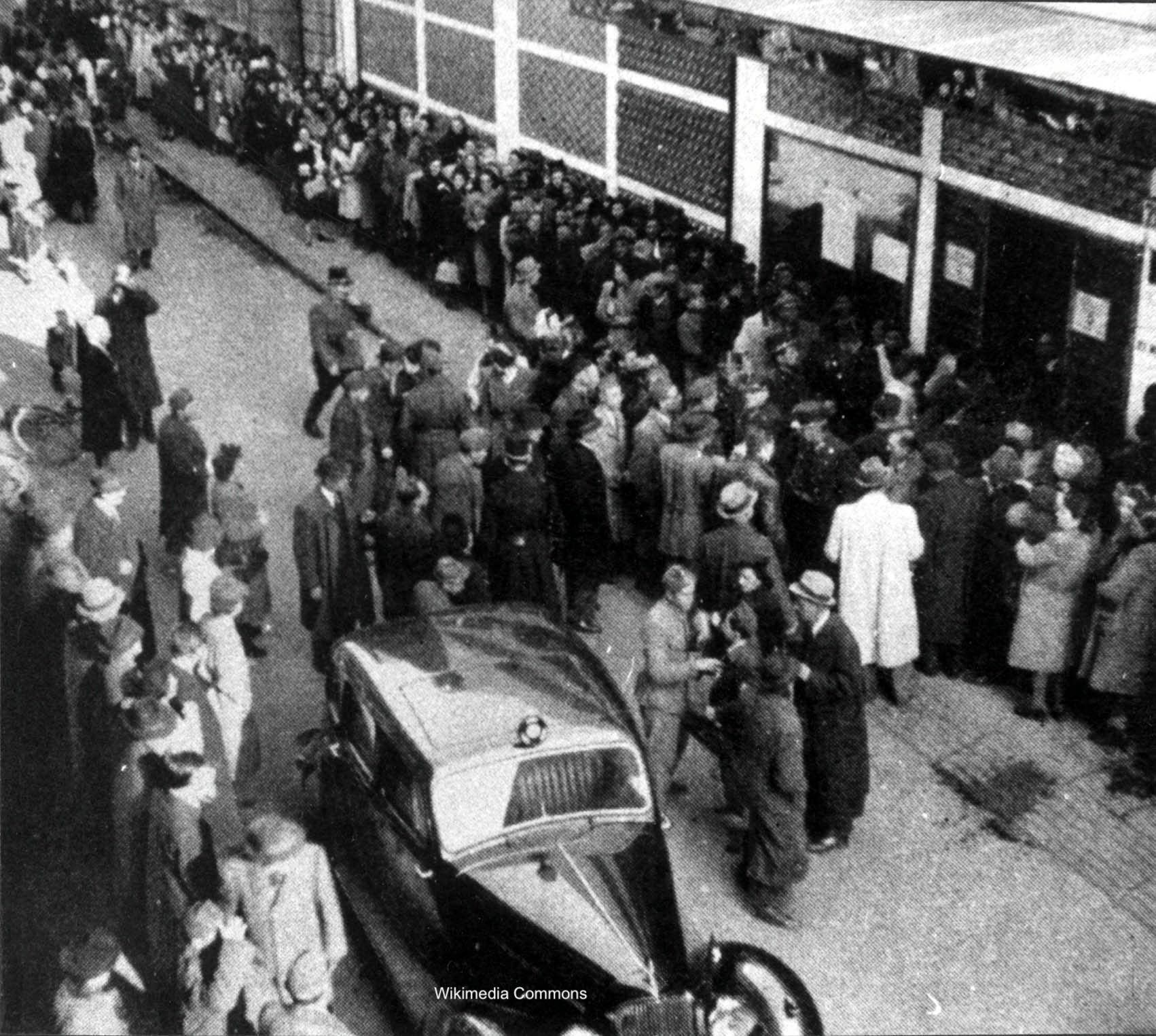 Photograph of Jews waiting for protective passports, Budapest 1944