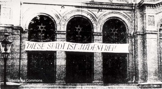 Bydgoszcz Synagogue, September 1939. The banner reads: 