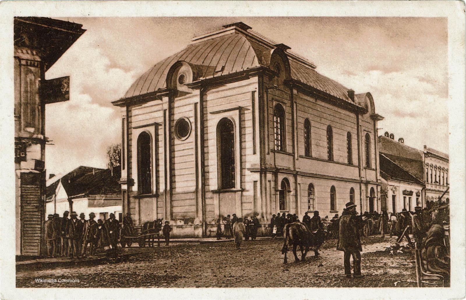 The Great Synagogue destroyed in World War II.