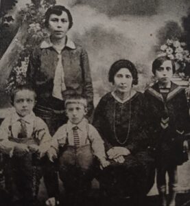 Mayer Bomsztyk and his family