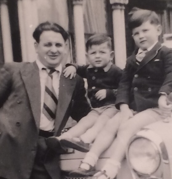 Photograph of Kopel Dessau and family.