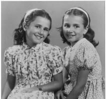 Photograph of Tatiana and Alessandra Bucci in the Weir Courtney hostel.