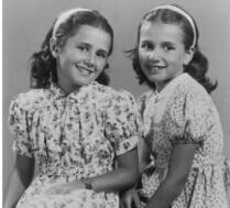 Photograph of Tatiana and Alessandra Bucci in the Weir Courtney hostel.