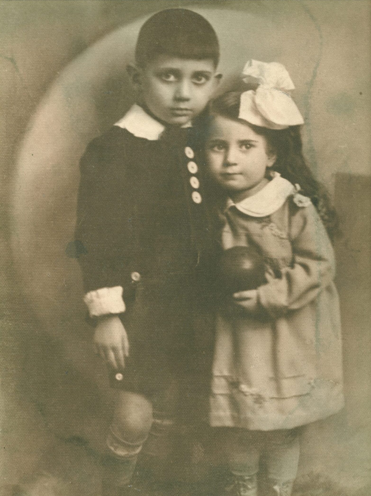 Photograph of Bob Nisenbaum and his sister Gitel c. 1935.
