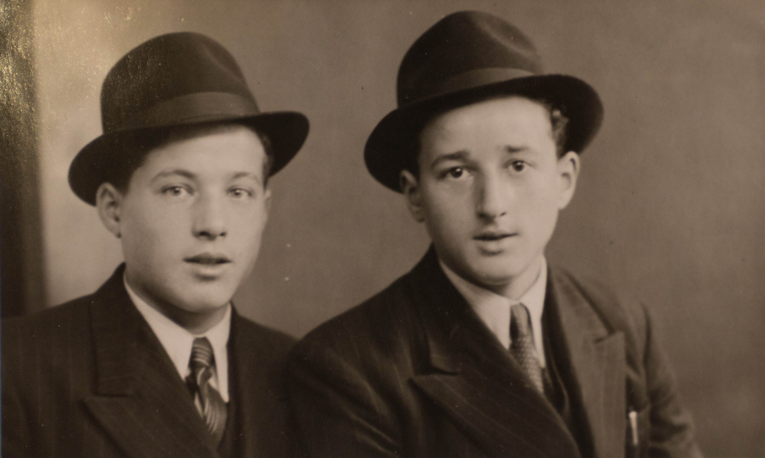 Photograph of Alec & Ivor Perl.