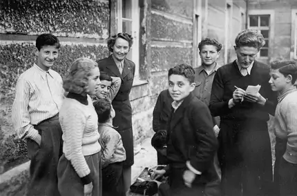 Photograph of Dezider Kahan with Miss Hutton in Kloster Indersdorf in Germany in 1945