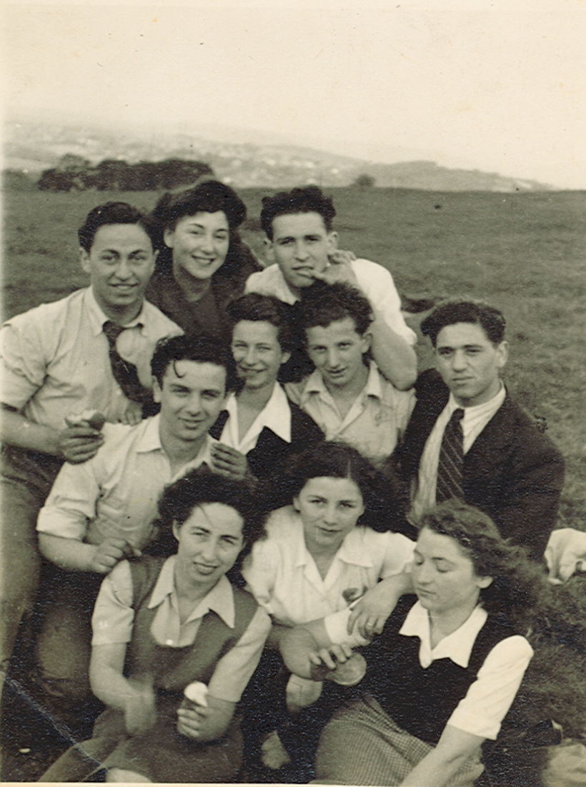 Edita Weingarten in Montford Hall (bottom row centre. On her left is her cousin Pauline Staman.)