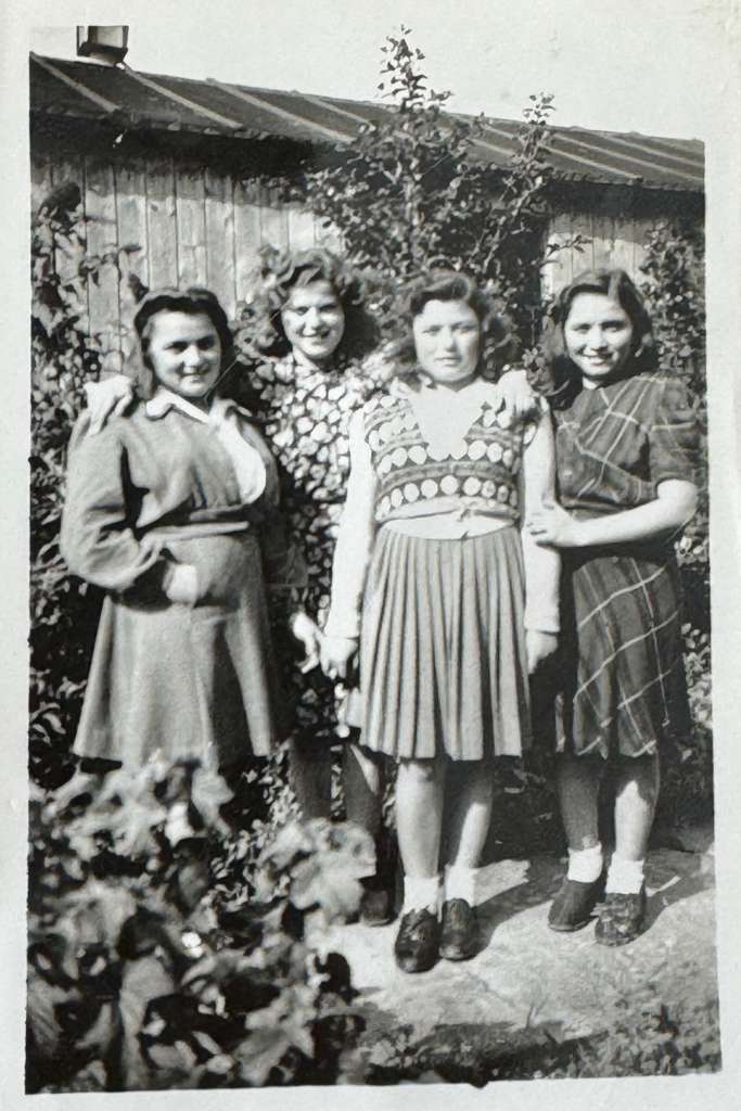 Photograph of (L-R) Helen Slomovic, Rachel Levy, Rachel Slomovic and Jolana Slomovic in Milisle.