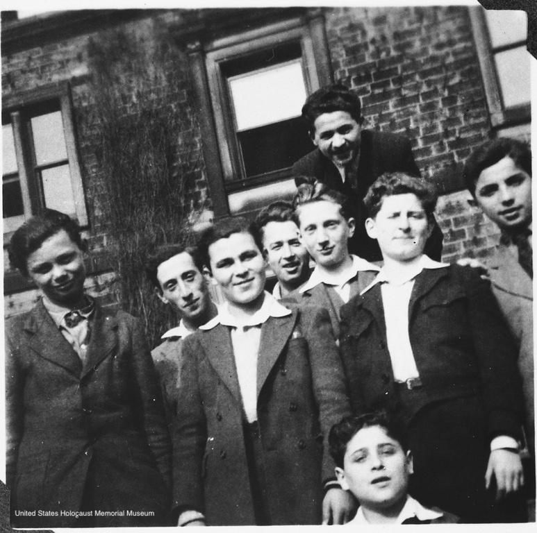 Photograph of Montford Hall hostel. Frank Farkas on far right.