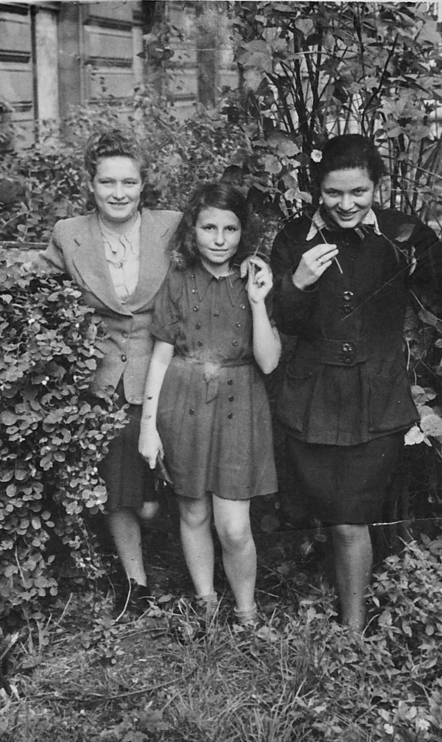 Photograph of Renate Strauss and friends in the Belgicka Orphanage 1945.