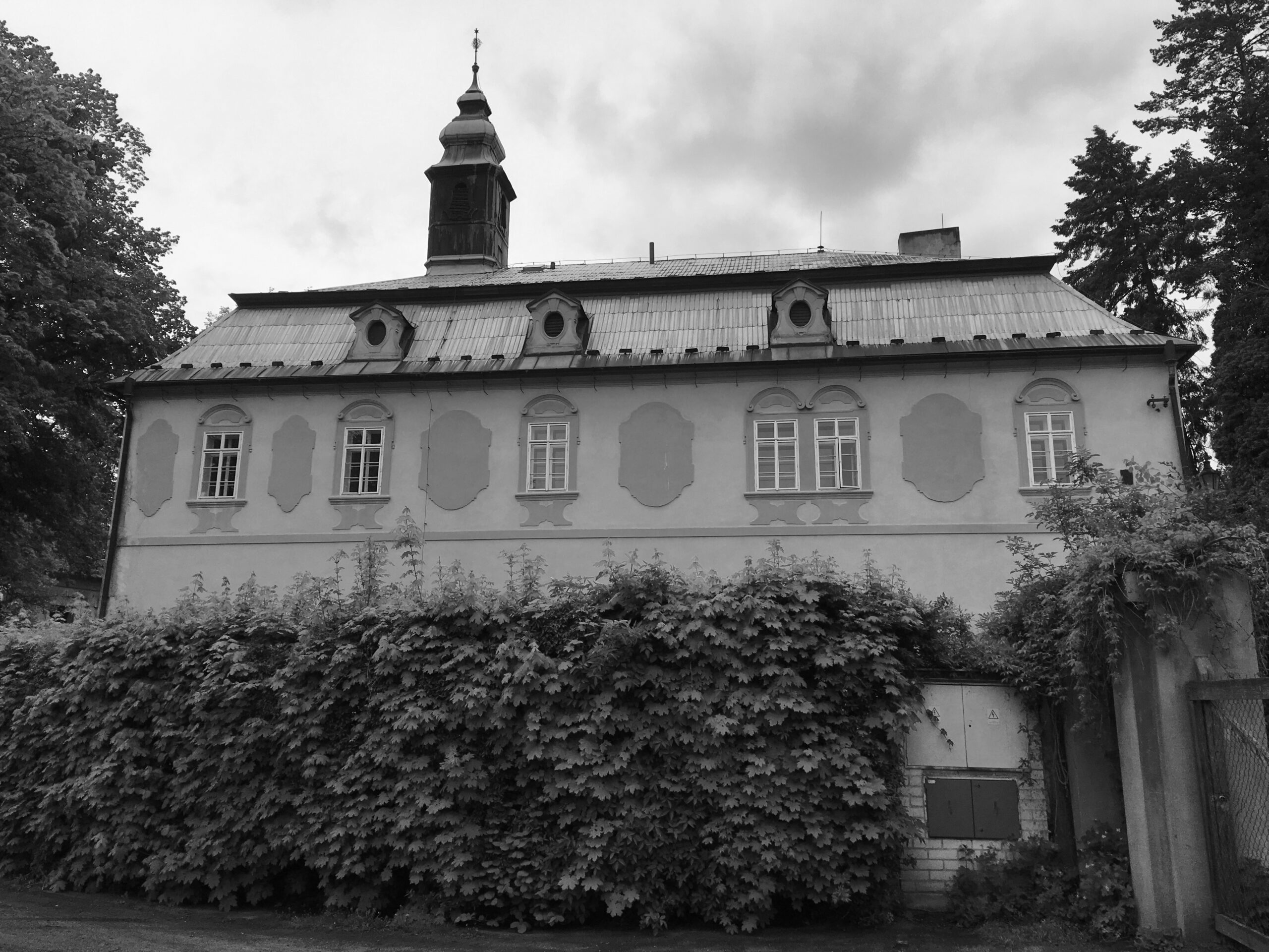 Photograph of Lojovice Castle