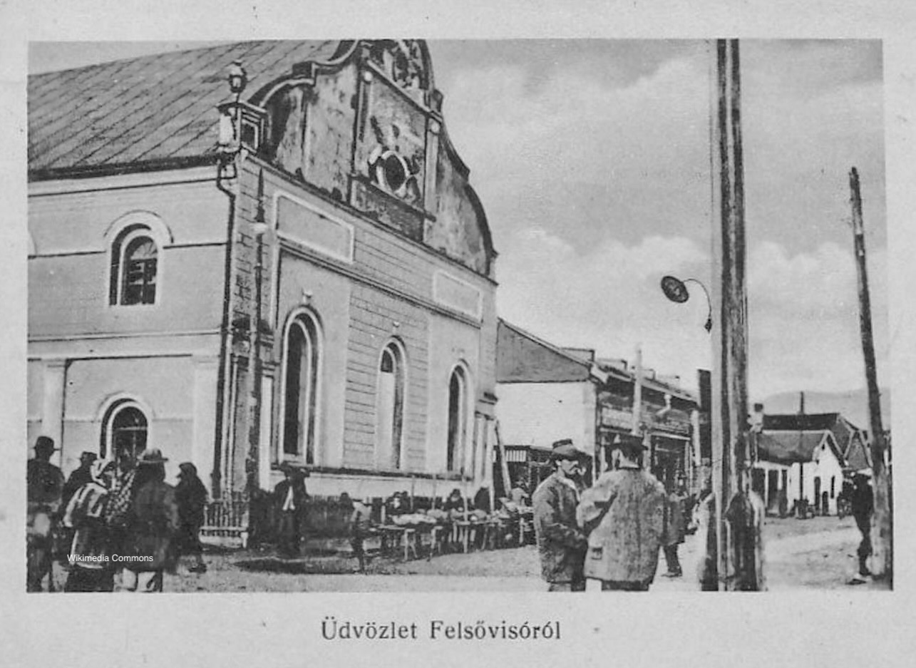 Photograph of the Synagogue in Vișeu de Sus, Romania.