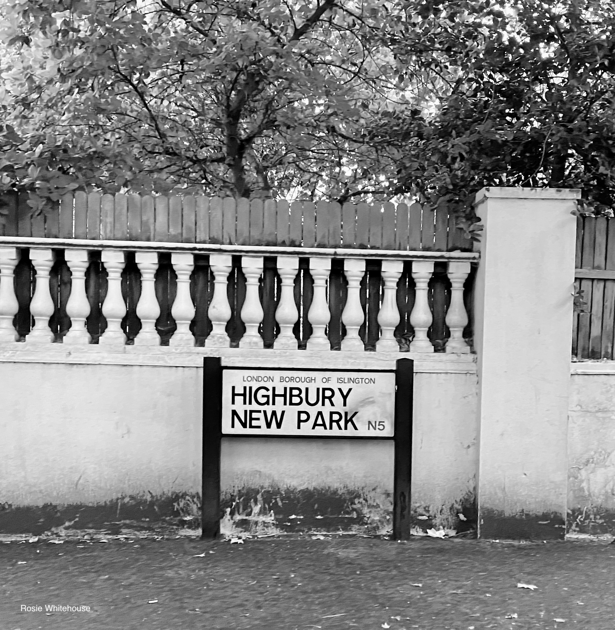 Photograph of a street sign in Highbury New Park, London.