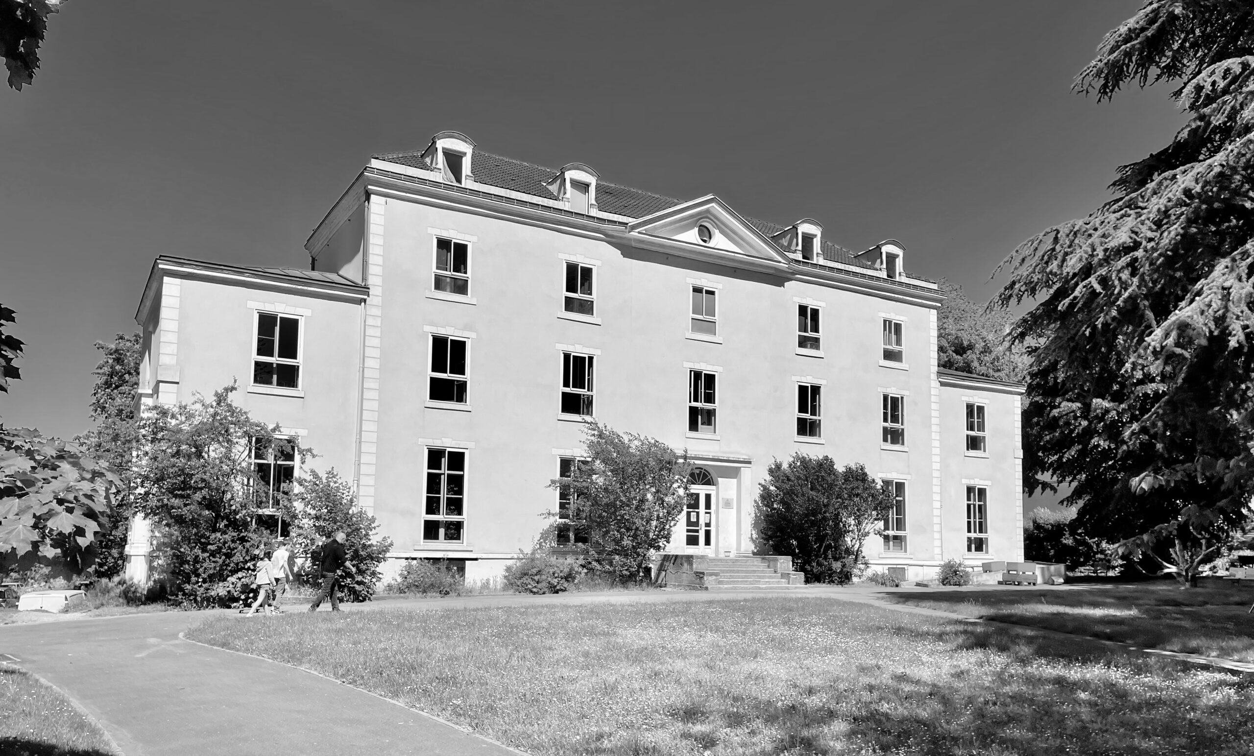 Photograph of the children's home in Taverny, France.
