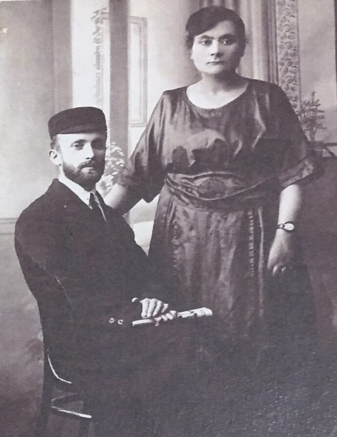 Photograph of Pinchas Hebel's parents.