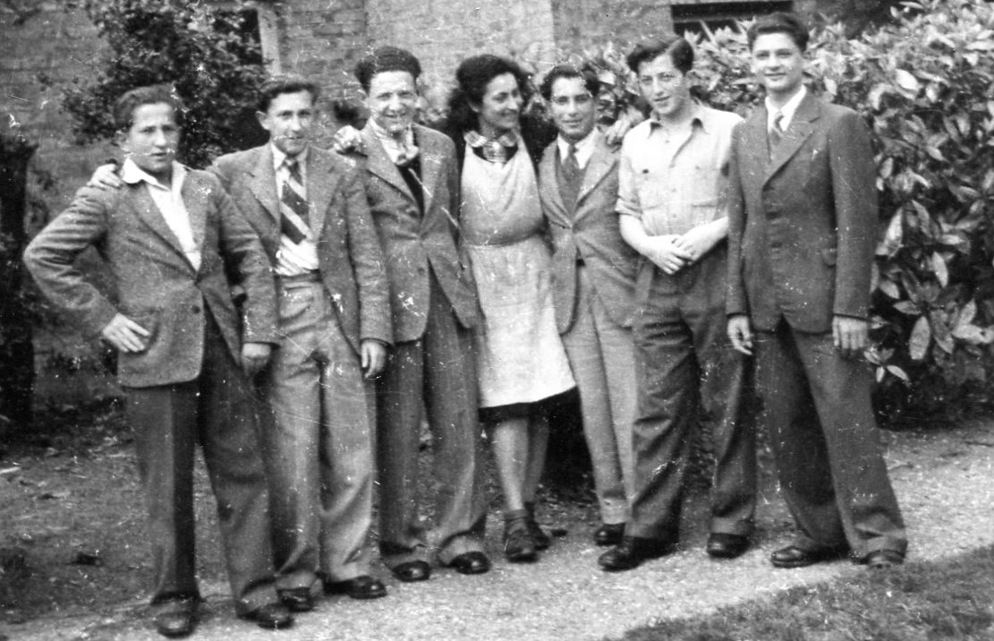 Photograph of Loughton hostel 1946.