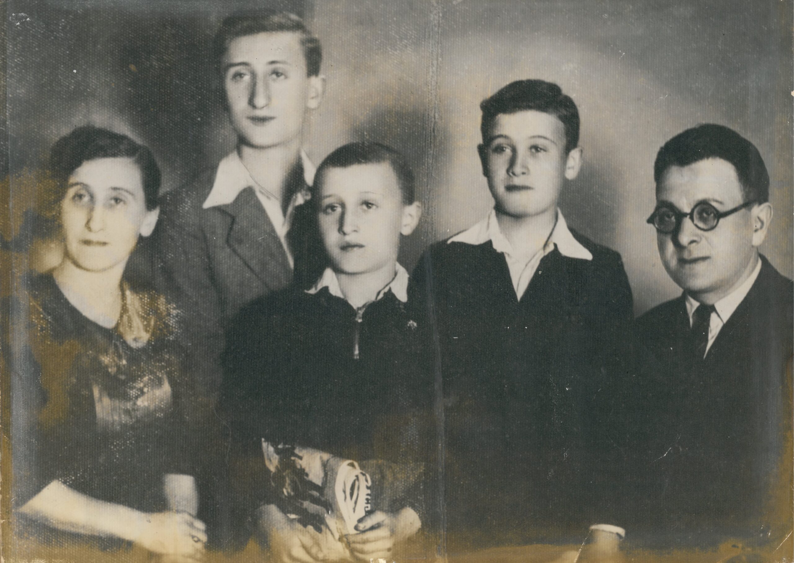 Photograph of the Grzmot Family 1939.