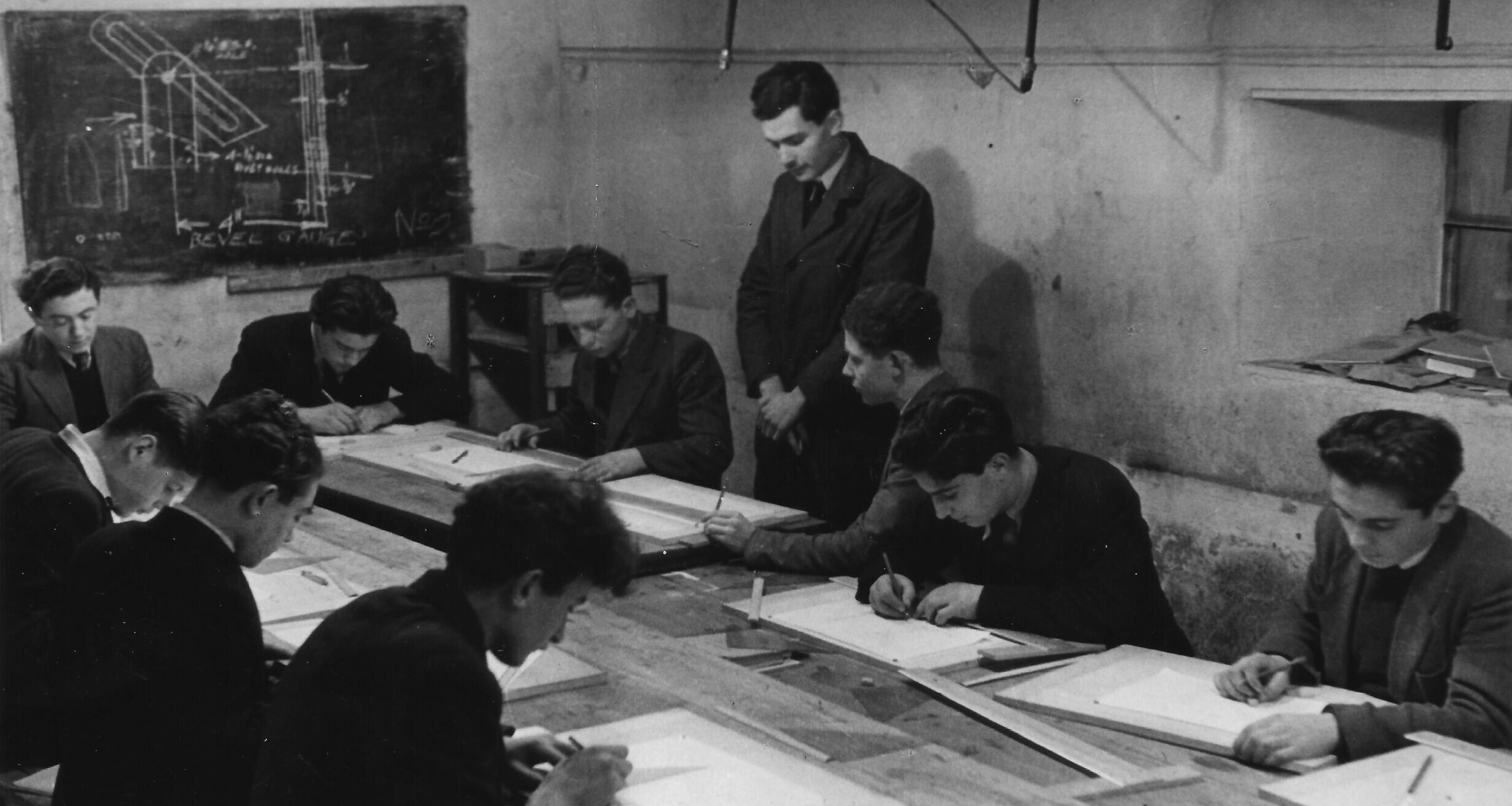 Photograph of an ORT Class (London, England).