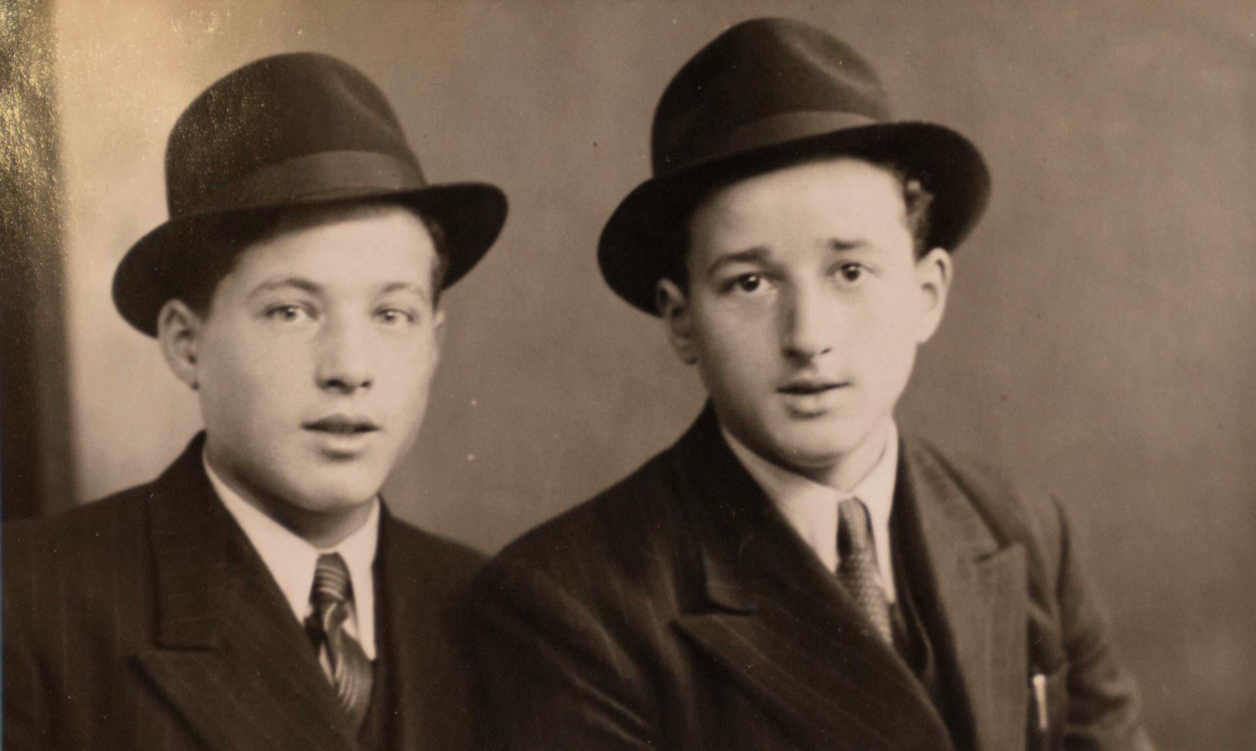 Photograph of Alec & Ivor Perl