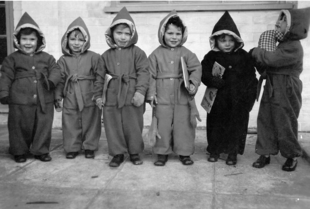Photograph of L-R Bela Rosenthal, Gadi Josef, Judith Auerbach, Jona (Jack) Spiegel, Berli Lazarus, Gittel Rowlevski, 1945, waiting for the Queen Mother to pass by Bulldogs Bank.