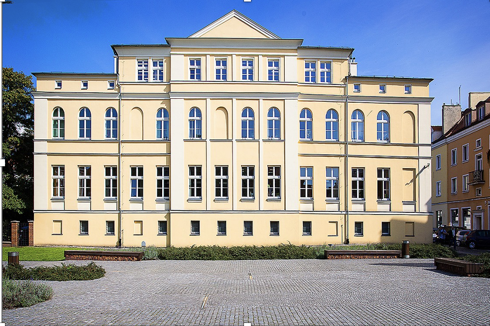 The former Talmud-Tora School (now the tax office).